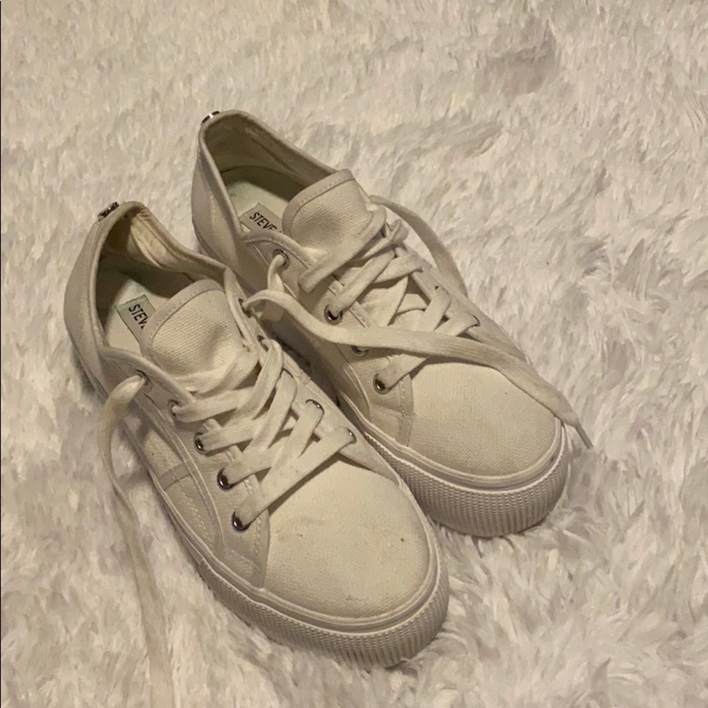 White steve madden canvas platform tennis shoes